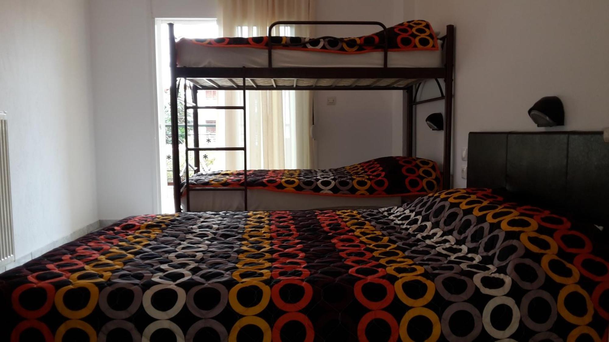 Vicky Rooms Paralia Dionysiou Quarto foto