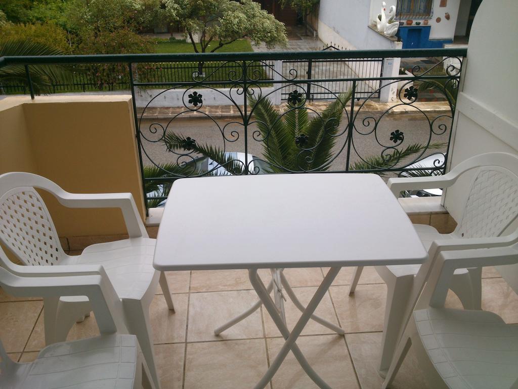 Vicky Rooms Paralia Dionysiou Quarto foto