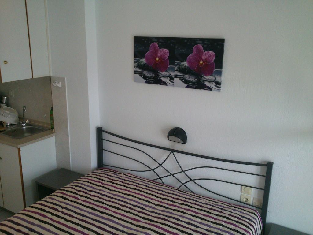 Vicky Rooms Paralia Dionysiou Quarto foto