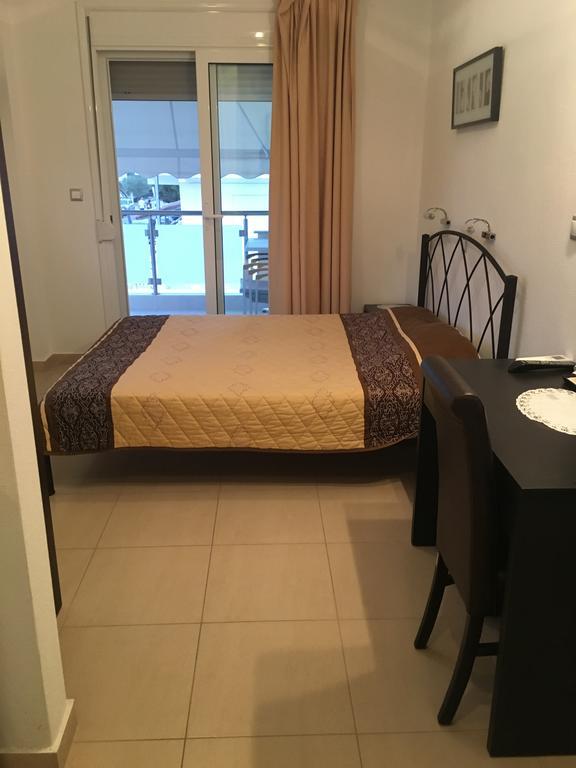 Vicky Rooms Paralia Dionysiou Exterior foto