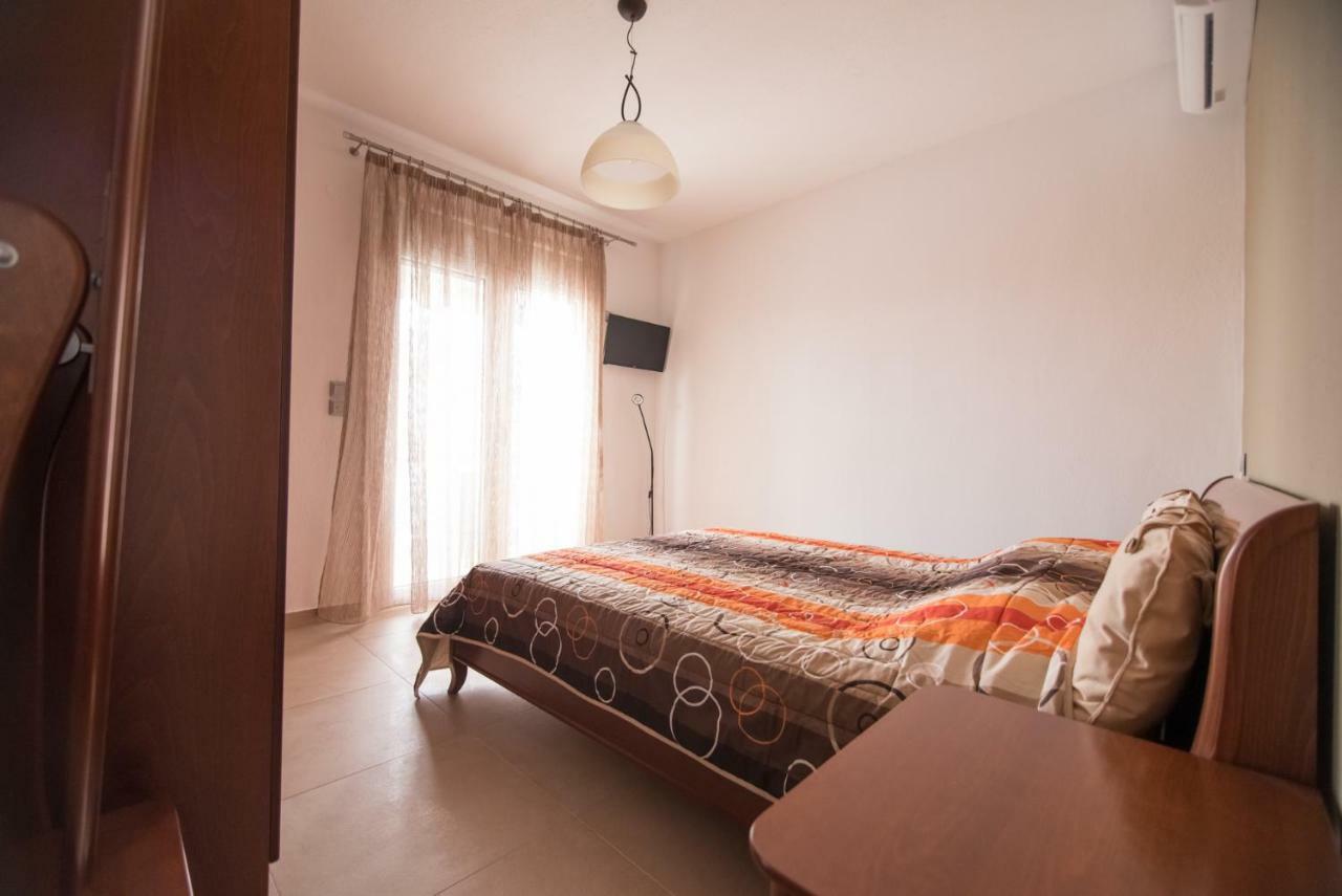 Vicky Rooms Paralia Dionysiou Exterior foto