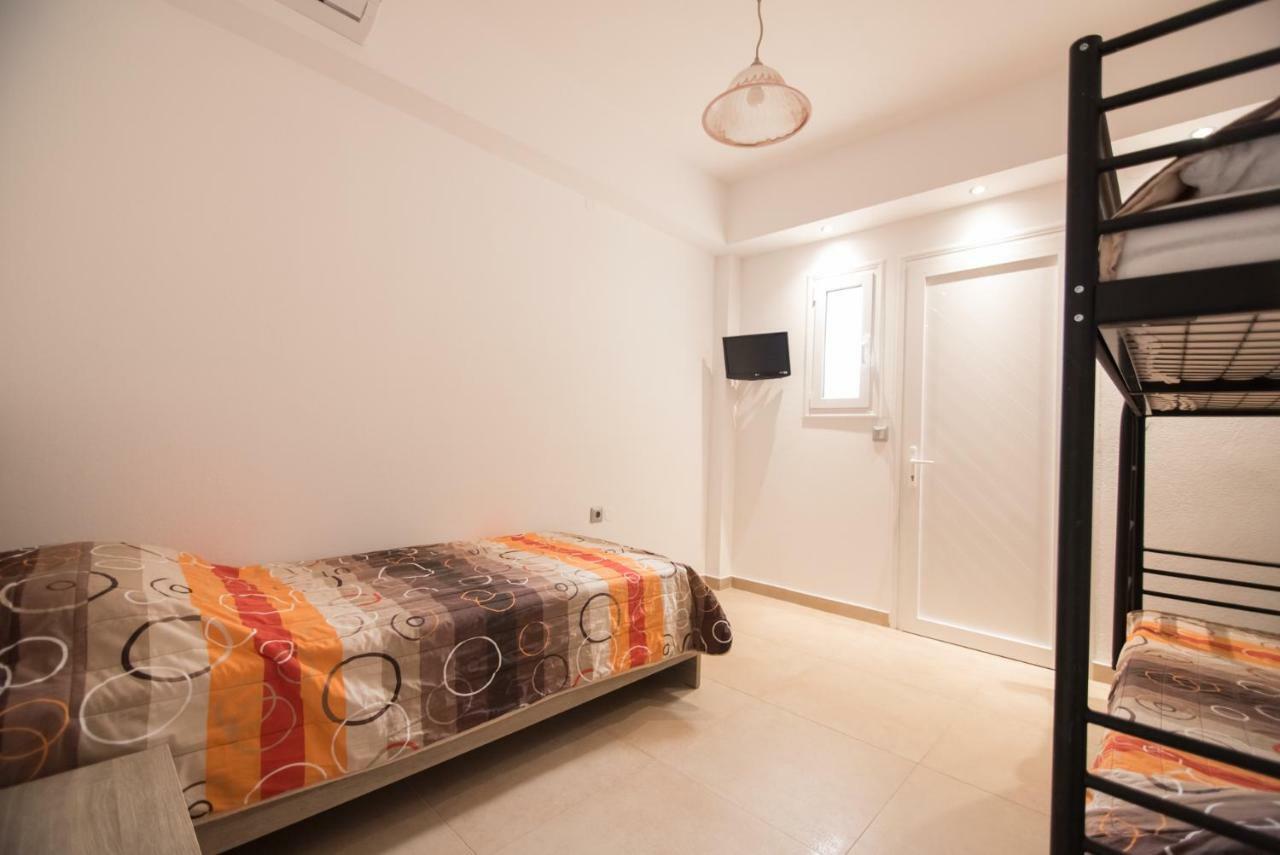 Vicky Rooms Paralia Dionysiou Exterior foto